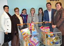  La Asociación de Amas de Casa y Consumidores de Peñíscola constribuye a la recogida de alimentos de Cocemfe