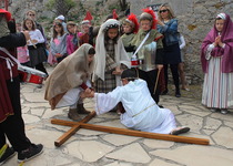 Los más pequeños disfrutan del Vía Crucis infantil