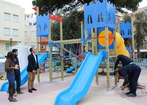 La Plaza Antonelli cuenta ya con un nuevo parque infantil, de diseño inspirado en las almenas de los castillos medievales.
